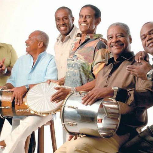 Grupo Fundo De Quintal